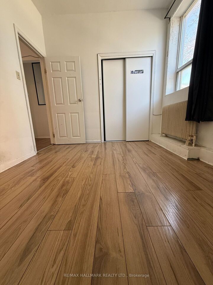 Property Photo: 2881 Lawrence Street 6 ON M1P 2S9