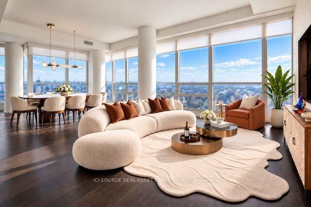 Property Photo:  88 Scott Street 5402  ON M5E 0A9 