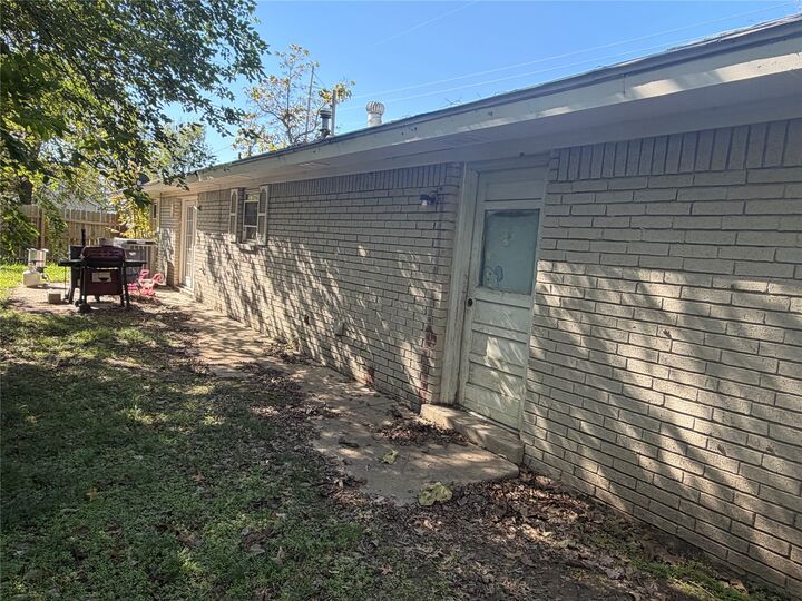 Property Photo: 811 S Madison Avenue OK 74467