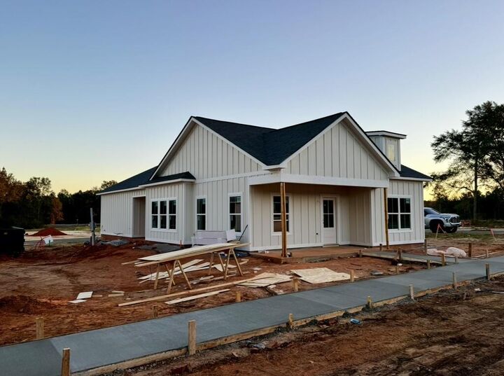 Property Photo: 124 Cottage Court GA 31763