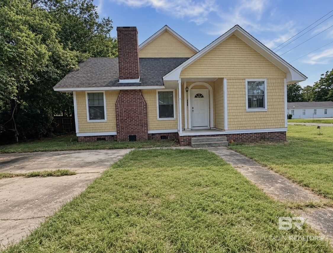 Property Photo: 200 5th Avenue AL 36502