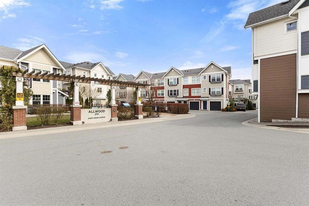 Property Photo:  32633 Simon Avenue 89  BC V2T 0G9 