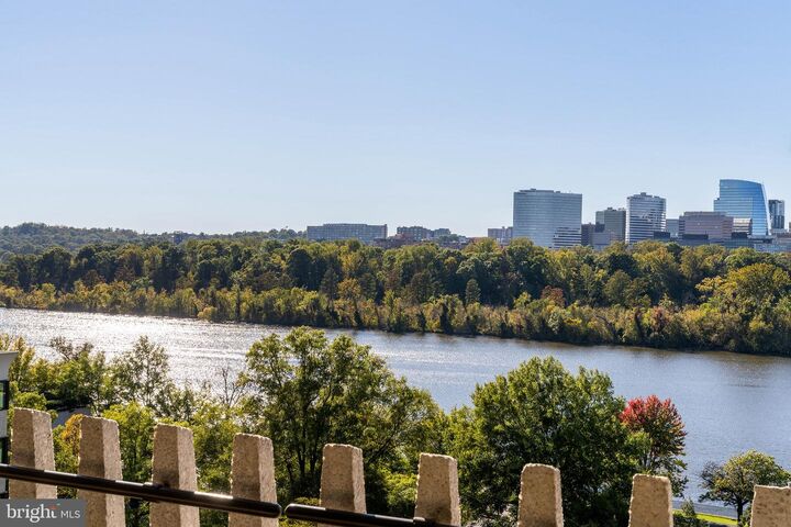 Property Photo:  700 New Hampshire Avenue NW 1018  DC 20037 