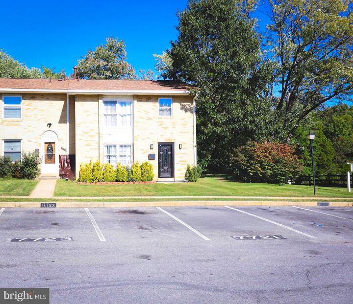 Property Photo: 17721 Topfield Drive 5-A MD 20877