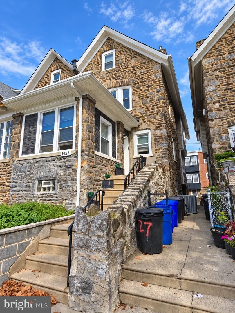 Property Photo:  1427 W Fisher Avenue  PA 19141 