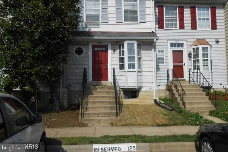 Property Photo: 5507 Woodlawn Manor Court VA 22309