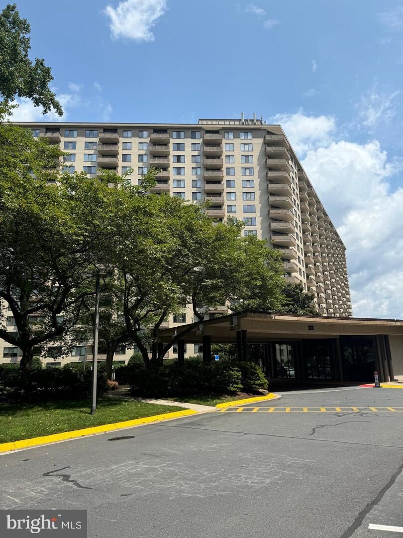 Property Photo: 5225 Pooks Hill Road 301 South MD 20814