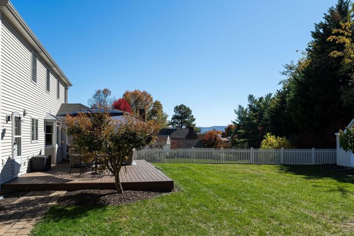 Property Photo:  133 Huntington Pl  VA 22980 