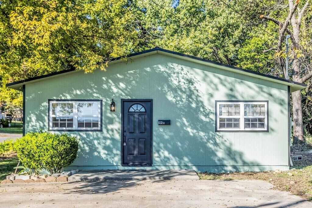 Property Photo:  1901 Neeley Street  AR 72501 