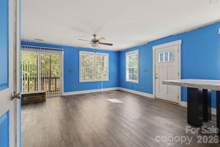Property Photo:  606 W Border Street  NC 28034 