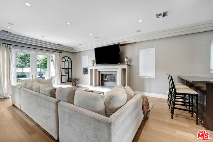 Property Photo:  841 N Crescent Heights Blvd  CA 90046 