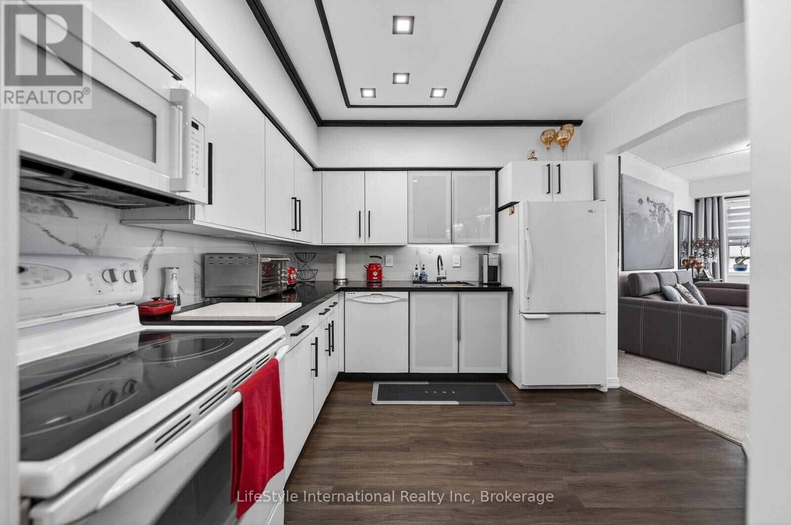 Property Photo:  208 Silvercreek Parkway North 213  ON N1H 8H2 