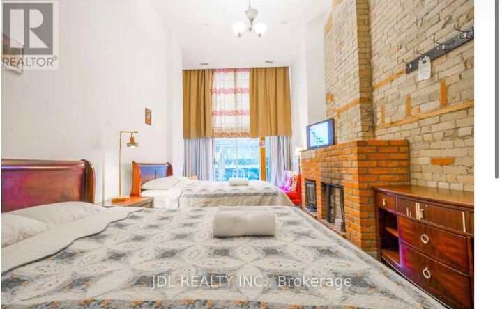 Property Photo: 118 Shuter St Street ON M5A 1V8