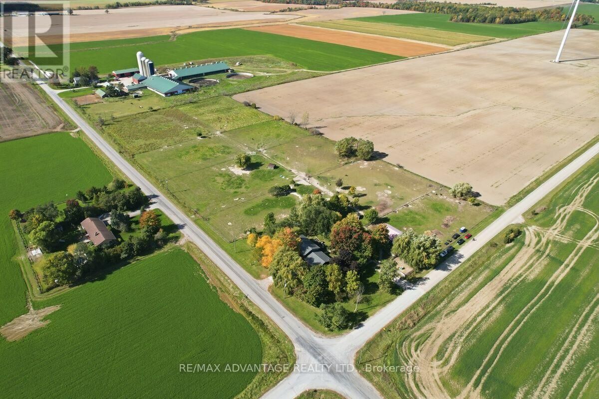Property Photo:  2432 Cuddy Drive  ON N0M 2B0 