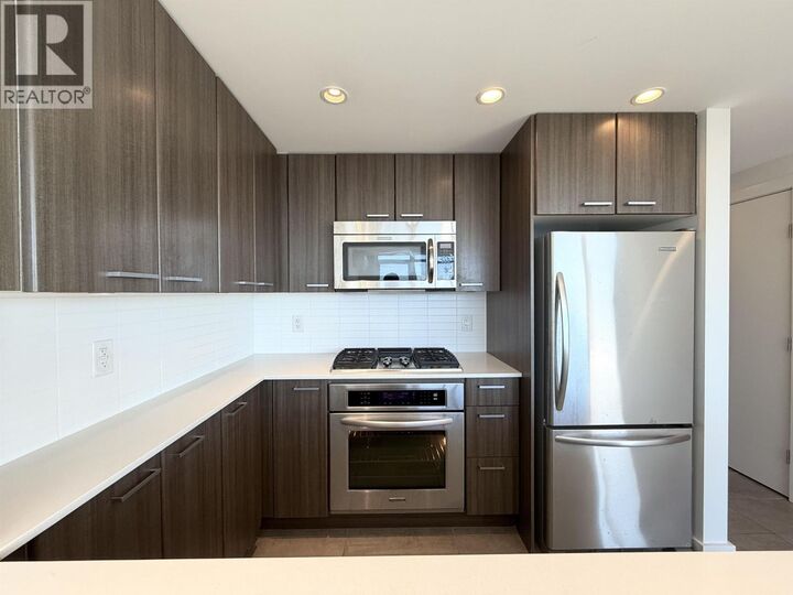 Property Photo: 2955 Atlantic Avenue 4006 BC V3B 0H9