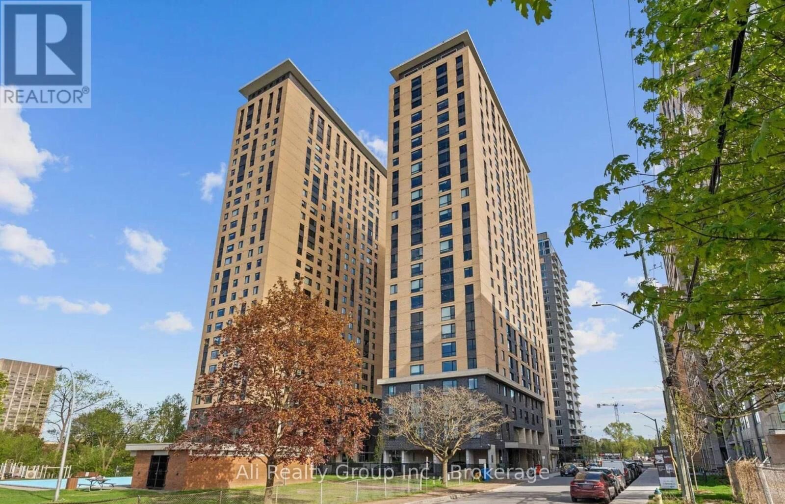 Property Photo: 105 Champagne Avenue South 1601 ON K1S 5E5