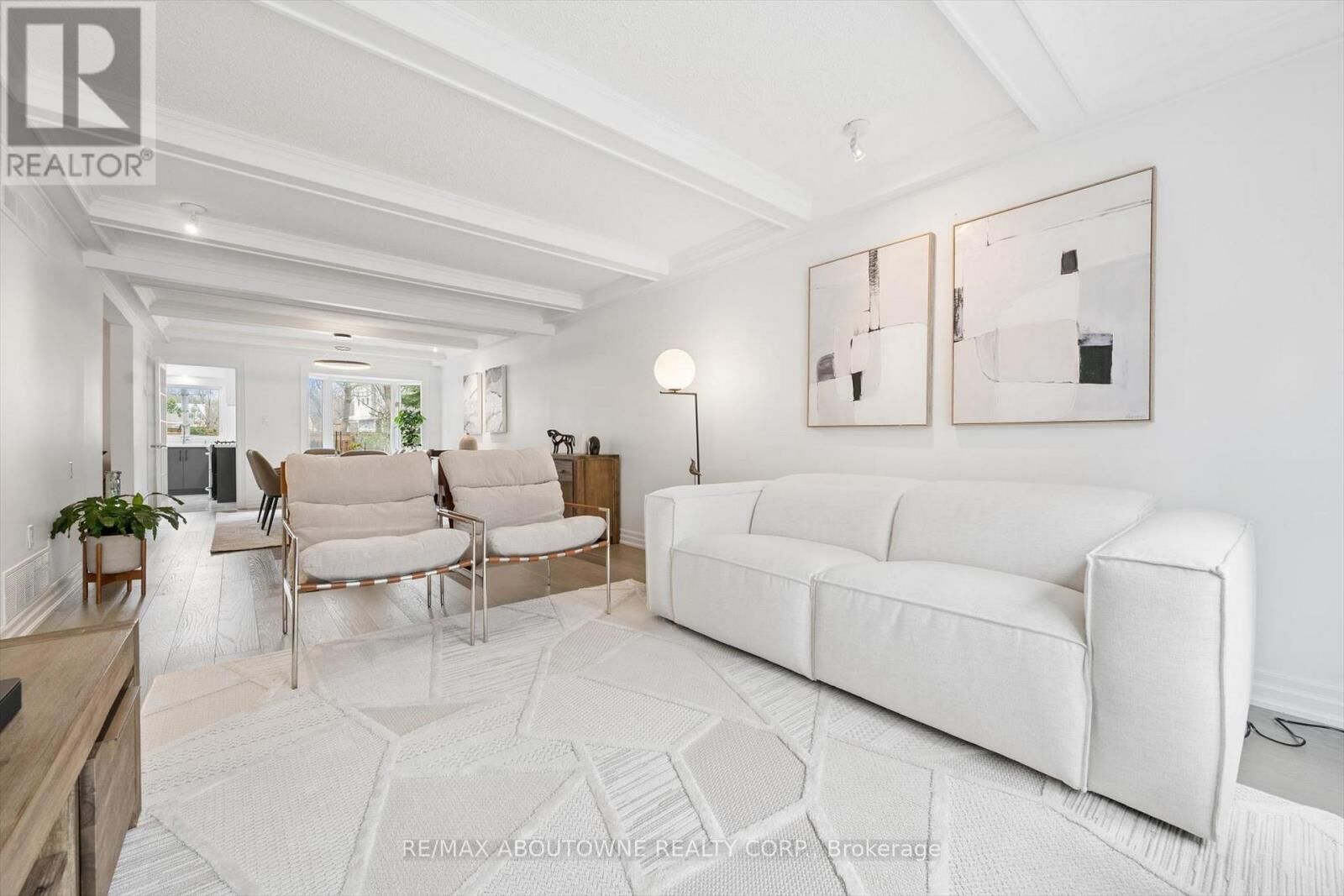 Property Photo: 1194 Queen Victoria Avenue ON L5H 3H3