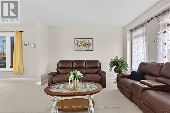Property Photo:  71 Lockerbie Crescent  ON L9Y 0Y8 