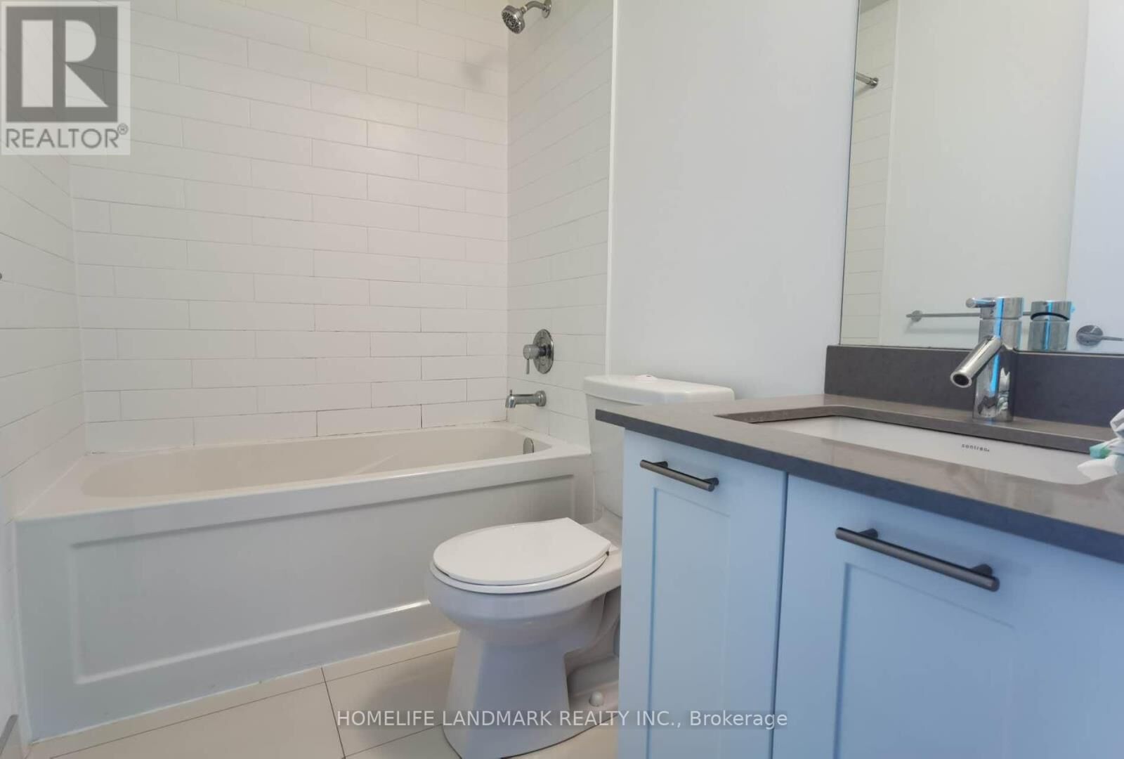 Property Photo:  20 Bruyeres Mews 1906  ON M5V 0G8 
