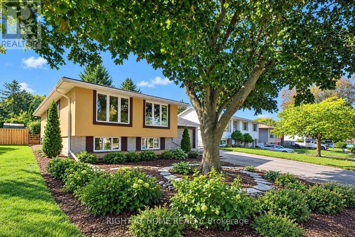 Property Photo:  36 Hanover Place  ON L8K 5X6 
