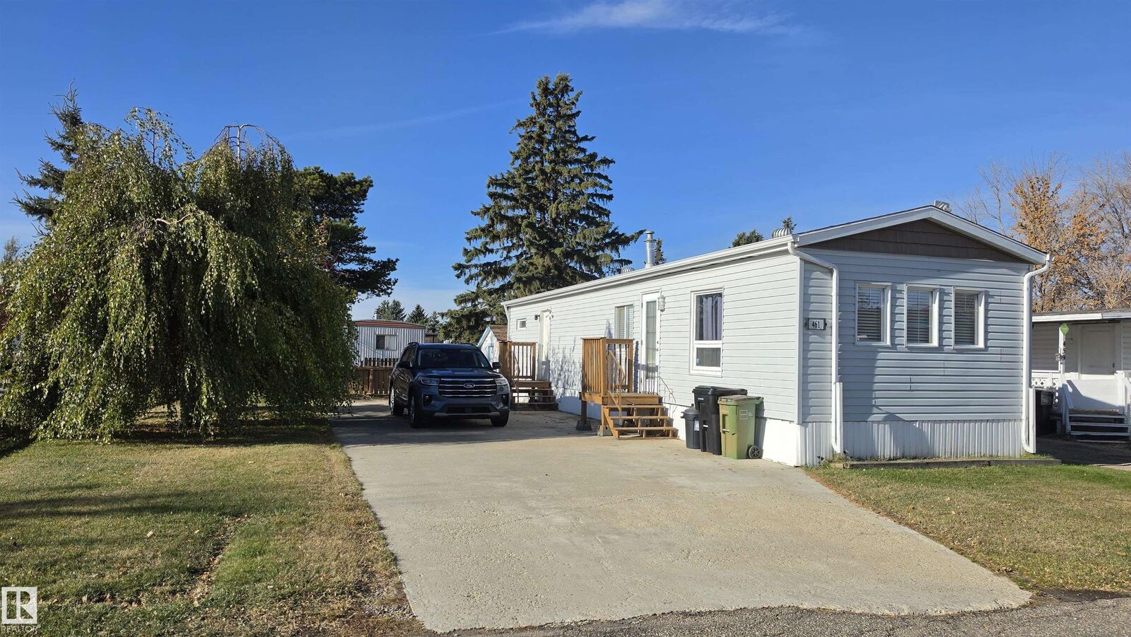 Property Photo:  461 Westview Close NW  AB T5S 1T5 