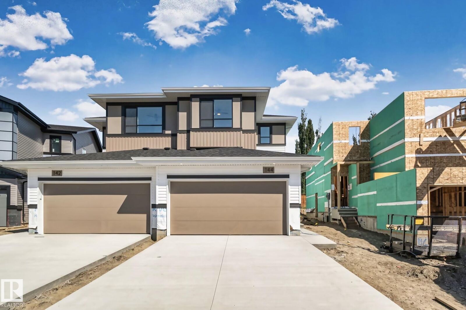 Property Photo:  144 Royal Street  AB T8N 8C9 