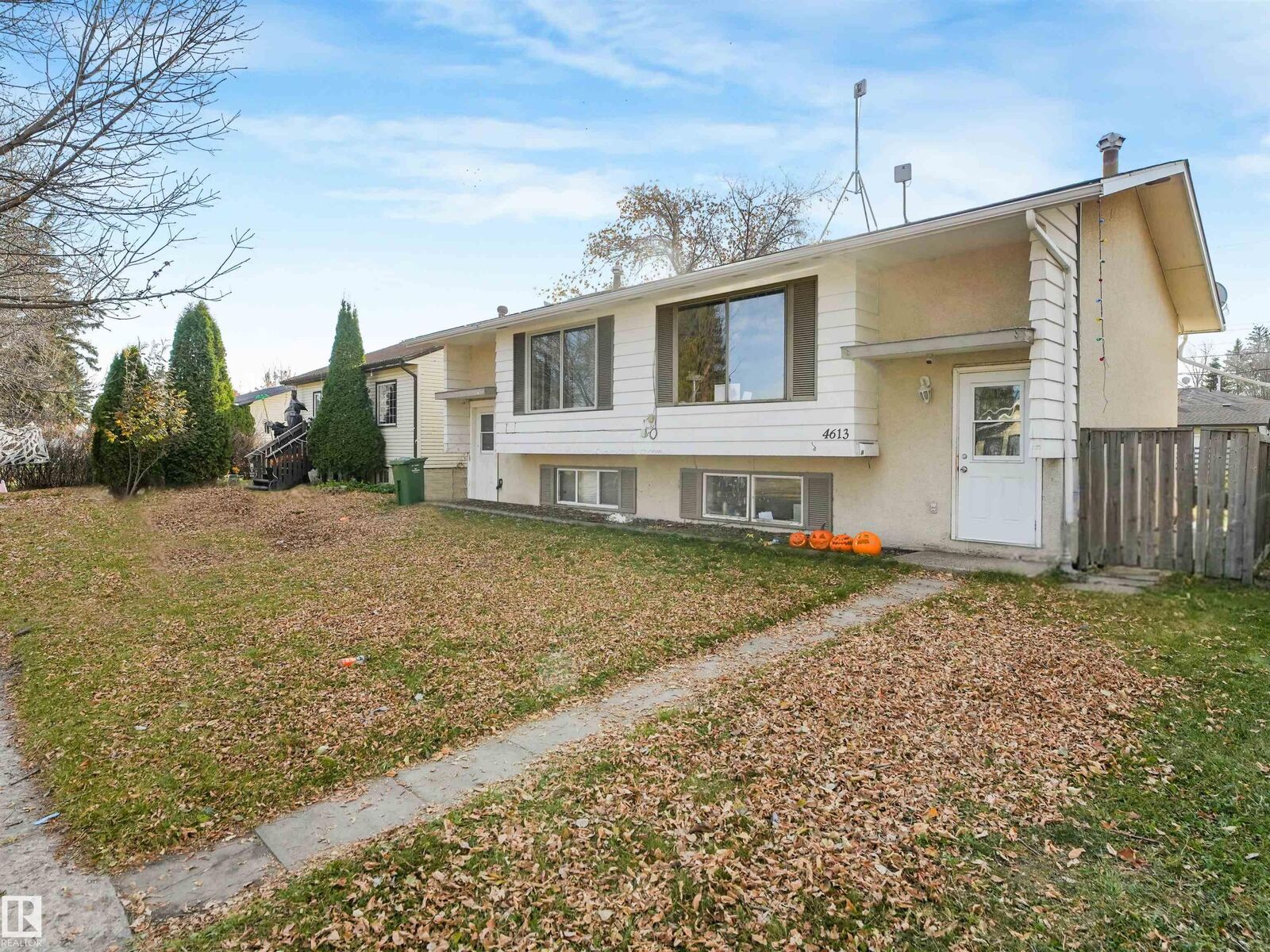Property Photo:  4613 53 Avenue  AB T9A 0Y5 