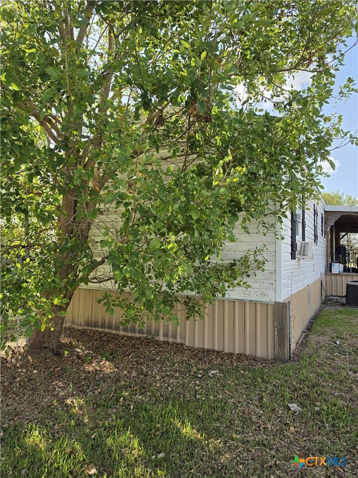Property Photo:  104 W Baltimore Avenue  TX 77983 