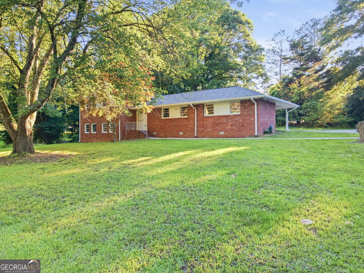 Property Photo:  180 E Greenwood Drive  GA 30117 