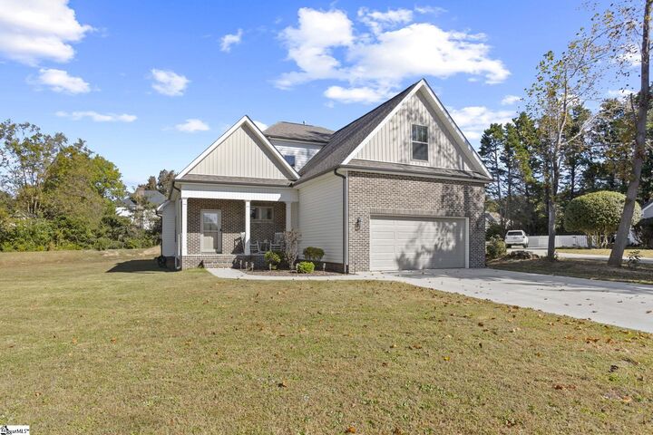 Property Photo:  103 Ashford Court  SC 29642 