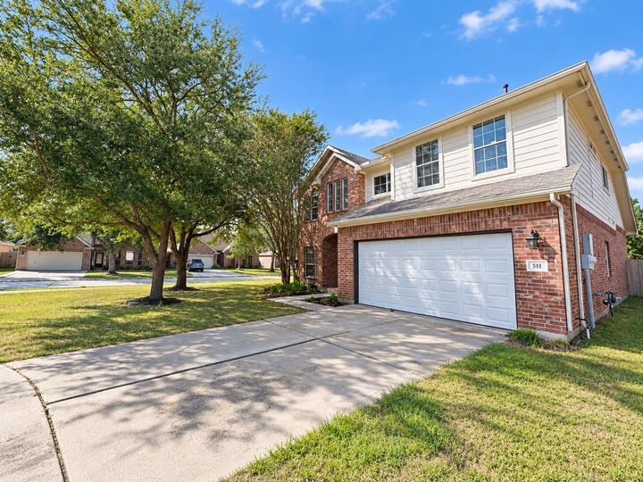 Property Photo: 511 Briscoe Circle TX 77539
