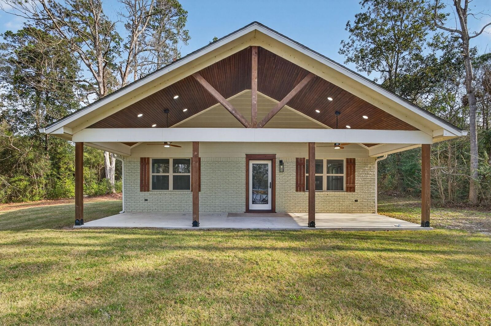 Property Photo: 525 Charmaine Drive E TX 75979