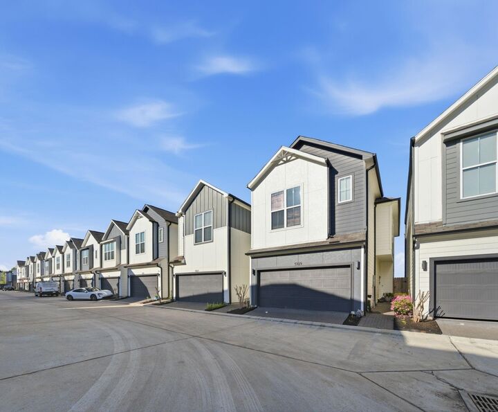 Property Photo: 5929 Haring Lane TX 77091