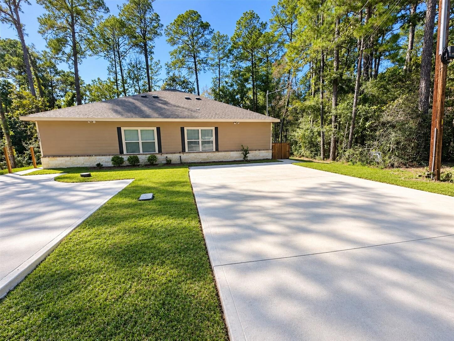 Property Photo:  15679 Sycamore Drive  TX 77356 