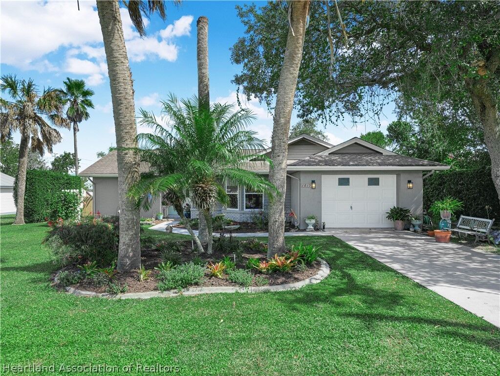 Property Photo:  1815 Roberta Avenue  FL 33870 