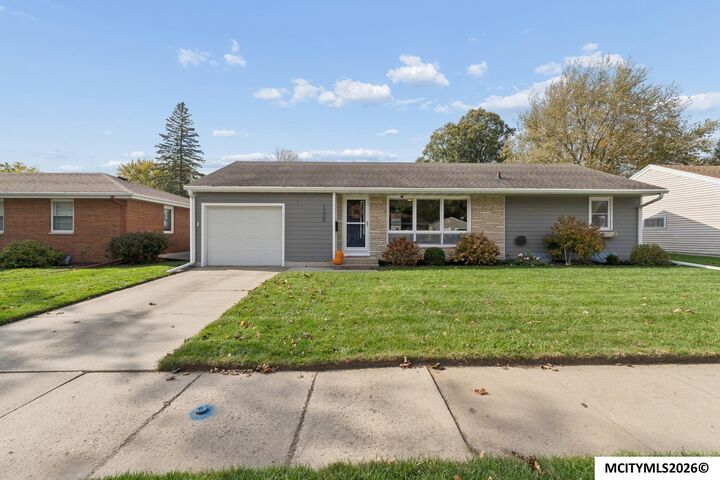 Property Photo: 1308 N Hampshire IA 50401