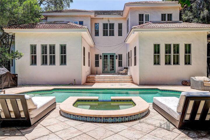 Property Photo: 4621 W San Jose Street FL 33629