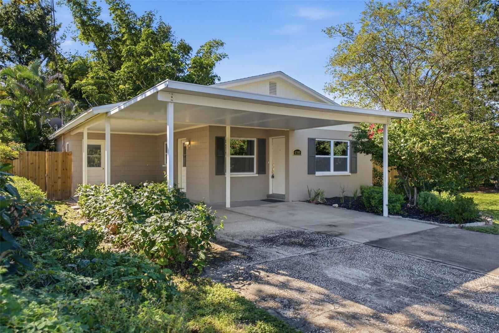 Property Photo: 6709 S Dauphin Avenue FL 33611