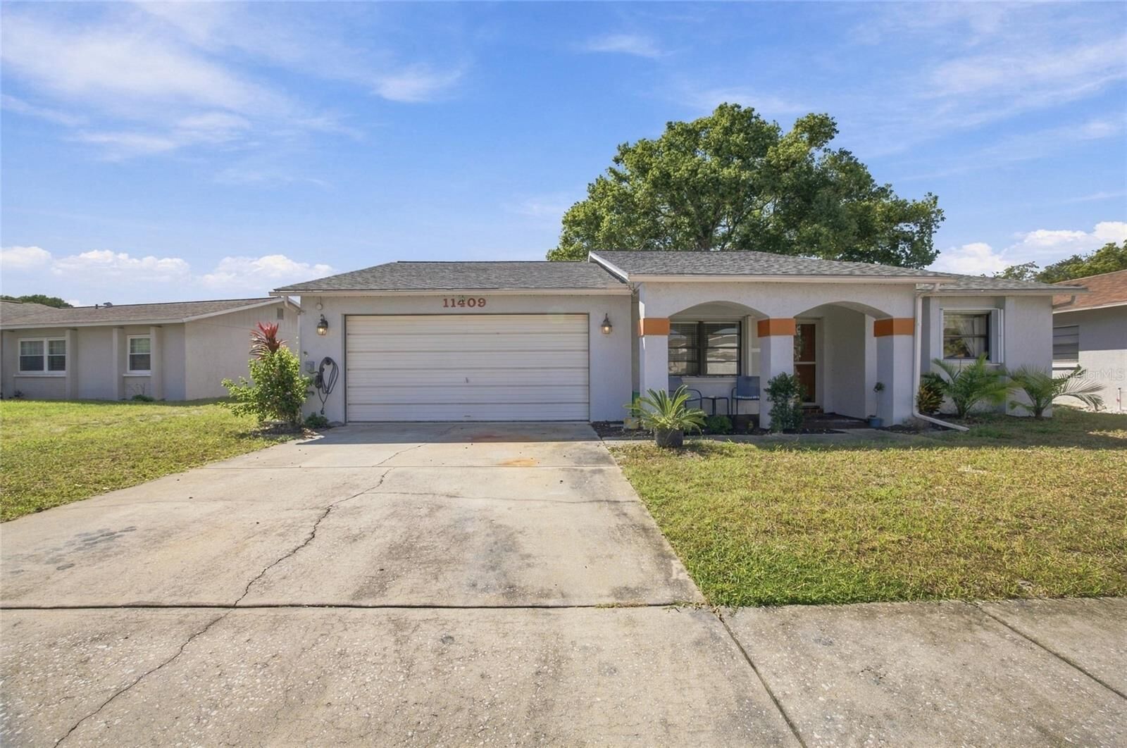 Property Photo:  11409 Possum Trail  FL 34668 