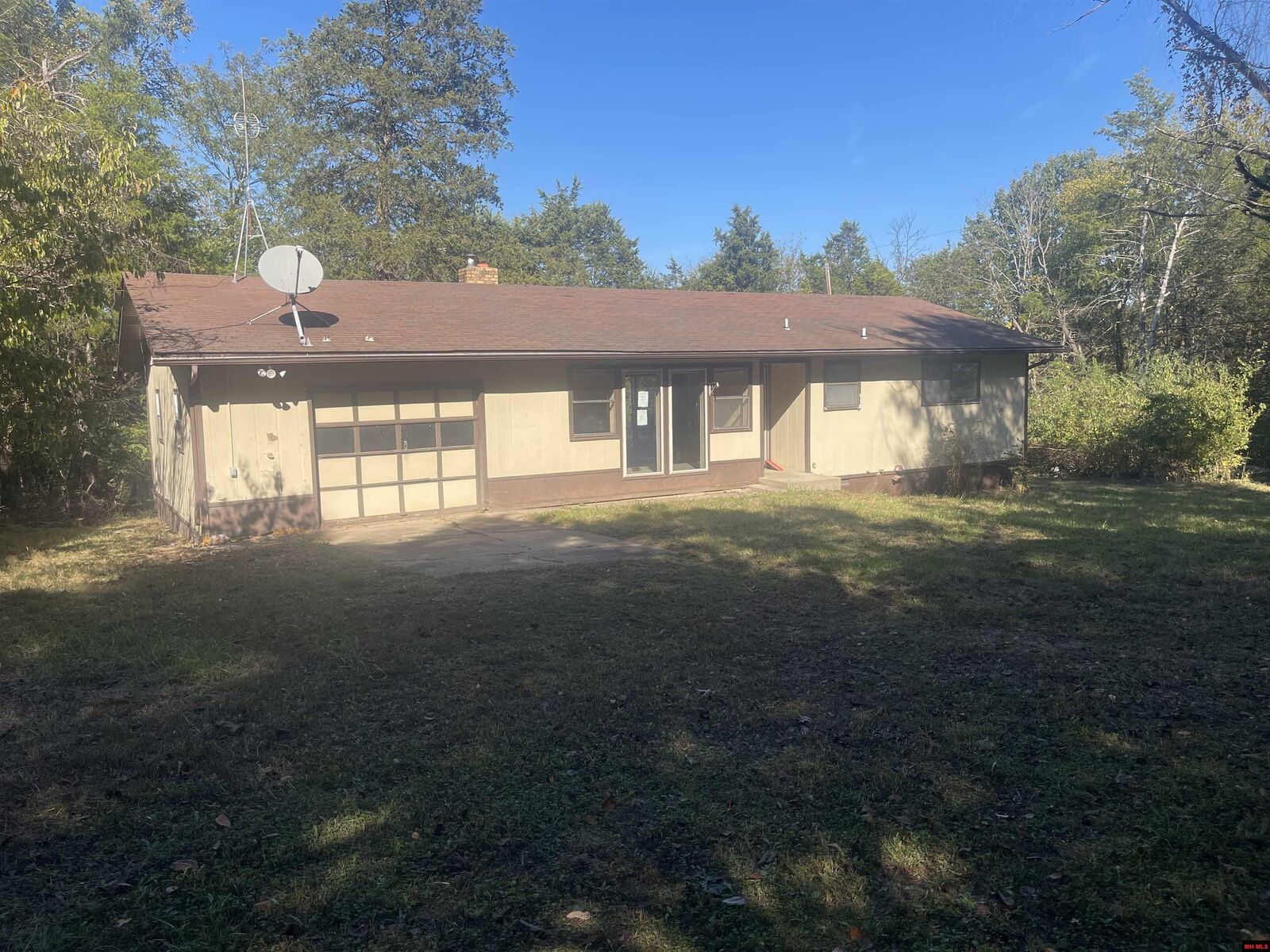 Property Photo: 12437 N Cedar Grove Road AR 72644
