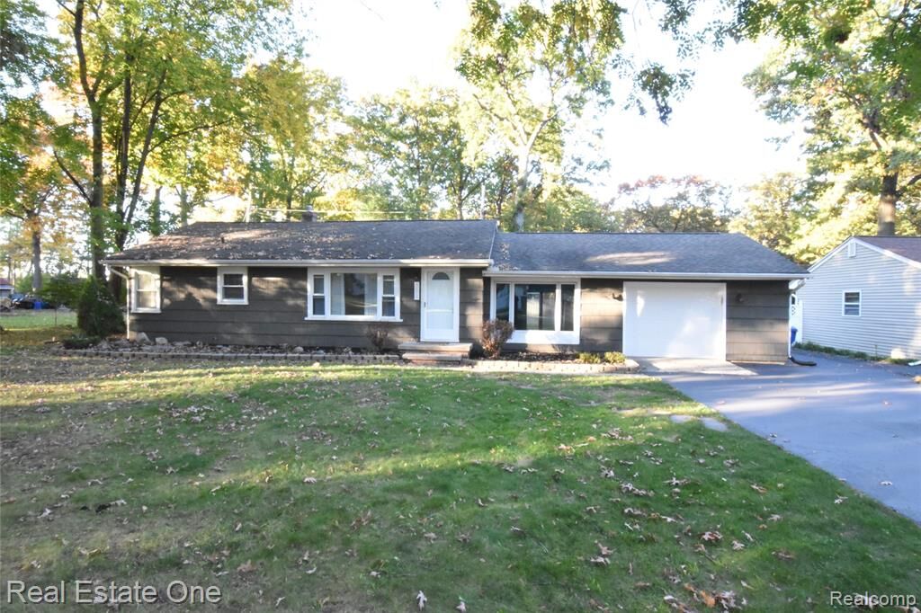 Property Photo: 5674 Brunswick Boulevard MI 48327 2508