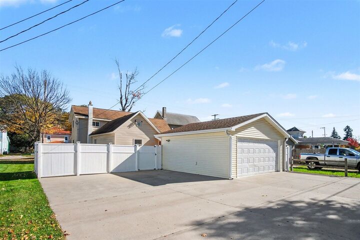 Property Photo:  117 N 3rd Avenue  MI 49307-1559 