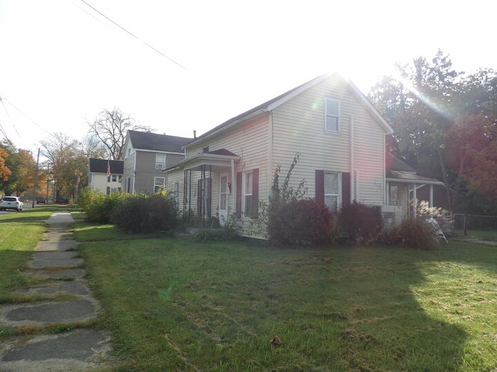 Property Photo:  904 Regent Street  MI 49120 