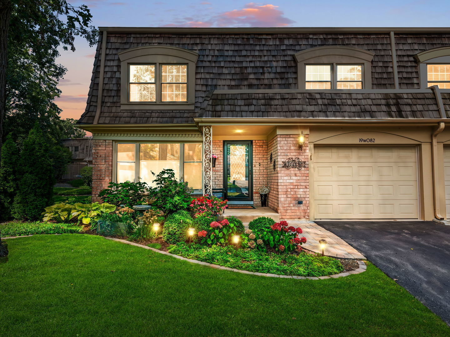 Property Photo:  19W082 Avenue Barbizon  IL 60523 