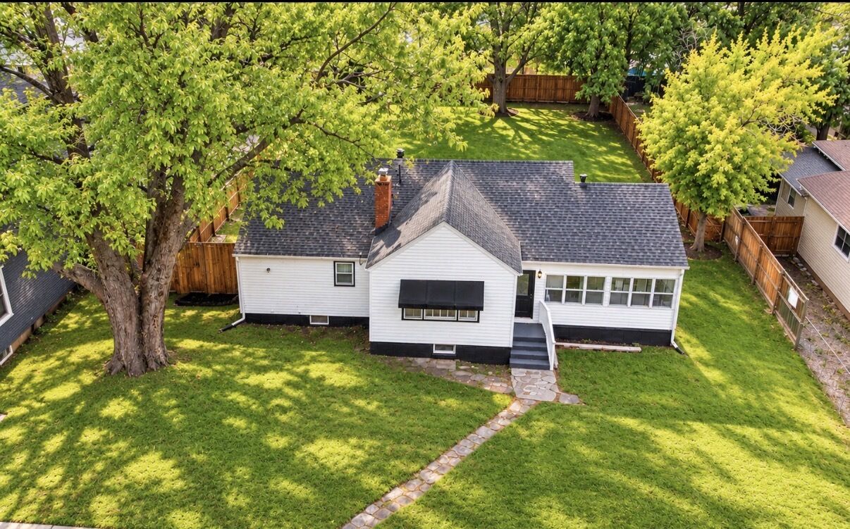 Property Photo: 1414 Yale Avenue IL 60099