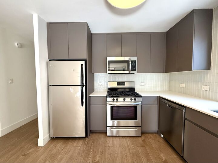 Property Photo: 420 W Belmont Avenue 14A IL 60657