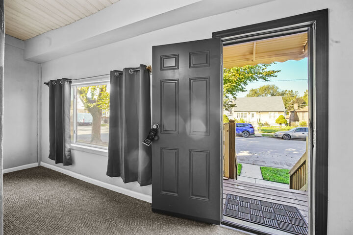 Property Photo:  10243 S Avenue M Avenue  IL 60617 