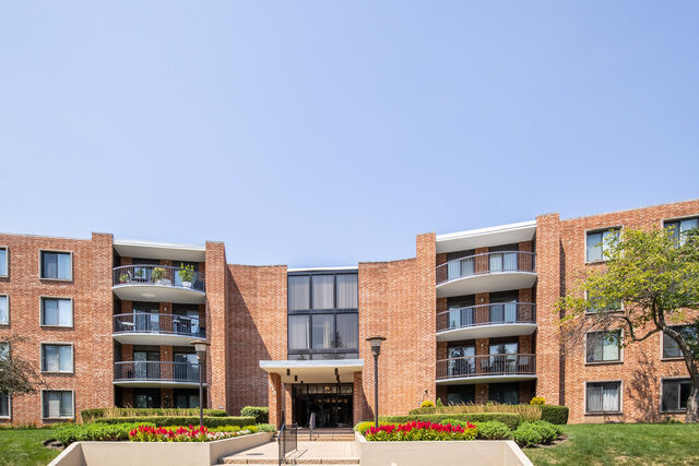 Property Photo: 1515 E Central Road 258A IL 60005