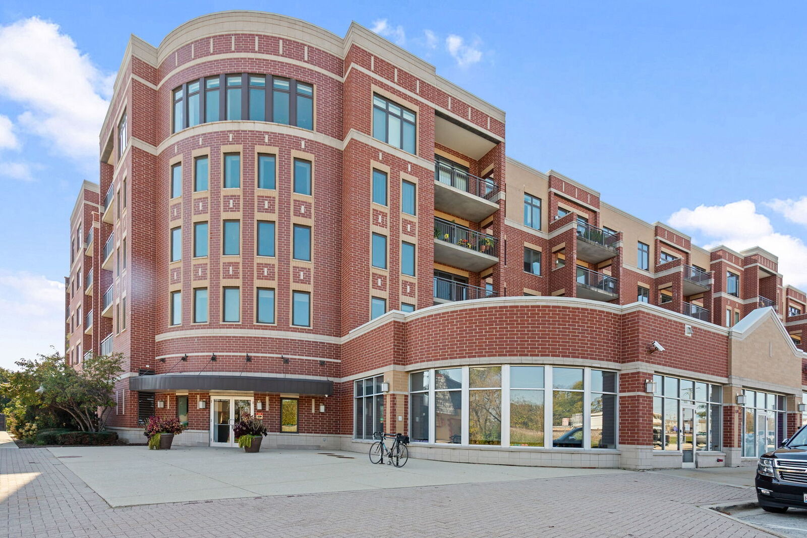 Property Photo:  225 Main Street 213  IL 60172 