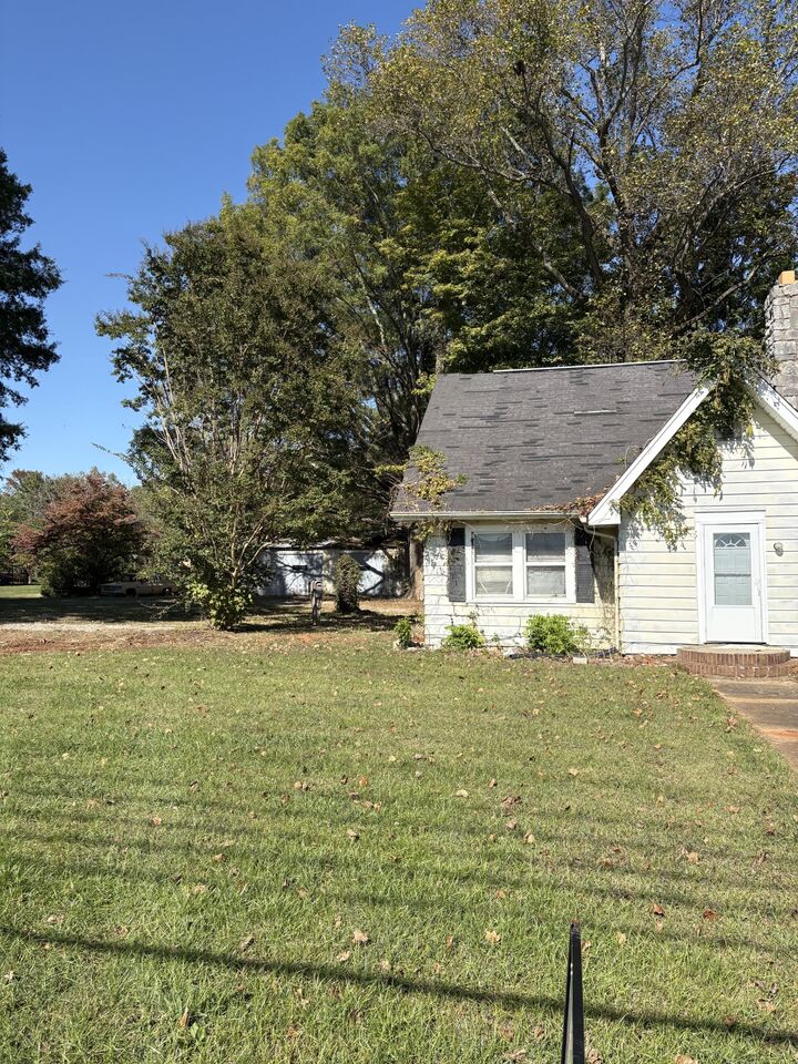 Property Photo:  313 Cumberland St W  TN 37318 
